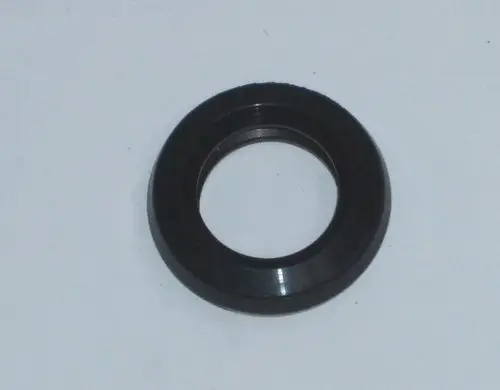 Schwarze Dichtung aus Gummi oder Kunststoff, ringförmige Bauform, geeignet für den Einsatz in Wärmetauschern, möglicherweise passend für Daikin-Altherma-Systeme.